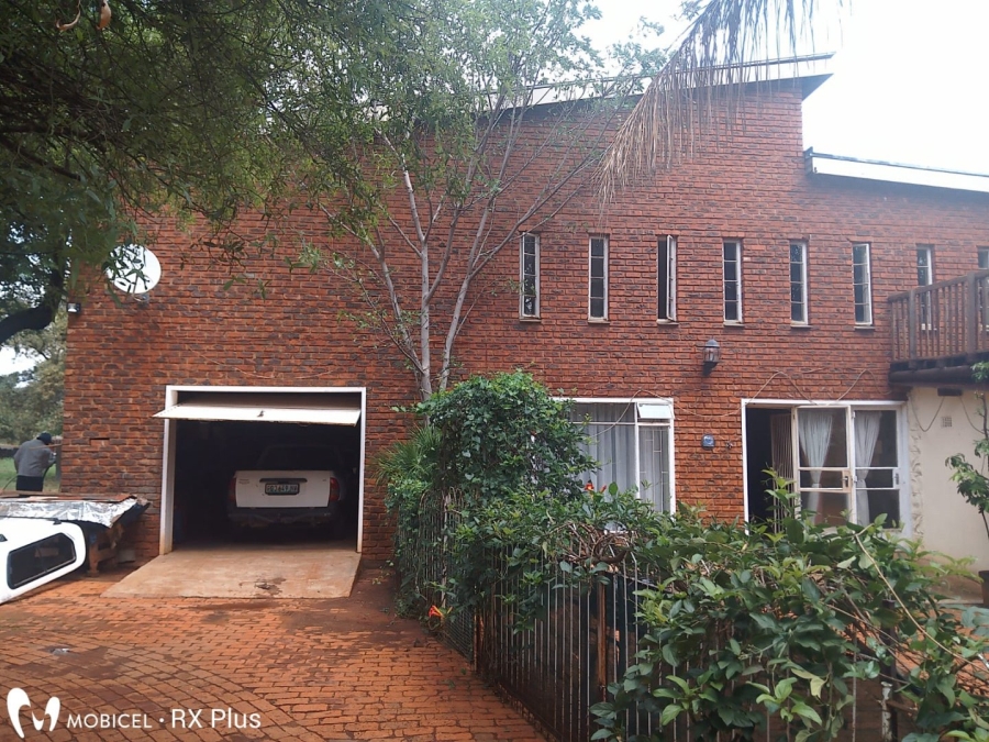6 Bedroom Property for Sale in Hartbeespoort Rural North West